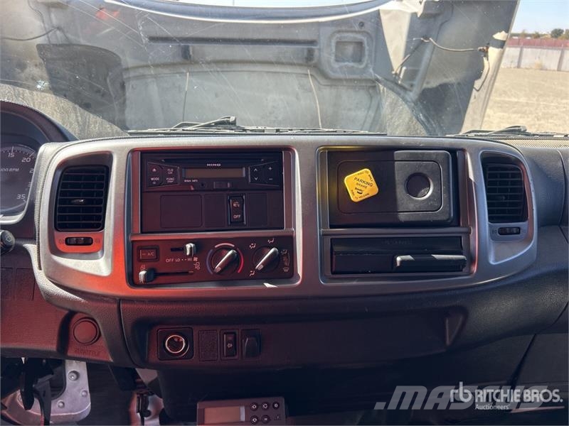 Hino 338 Kravas automašīnas - refrižeratori