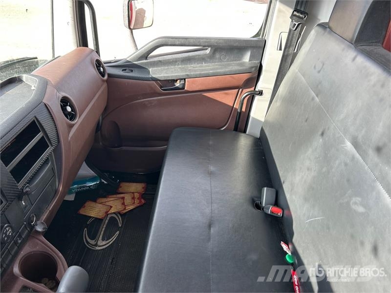 Hino 4x2 Van Truck Tovornjaki zabojniki