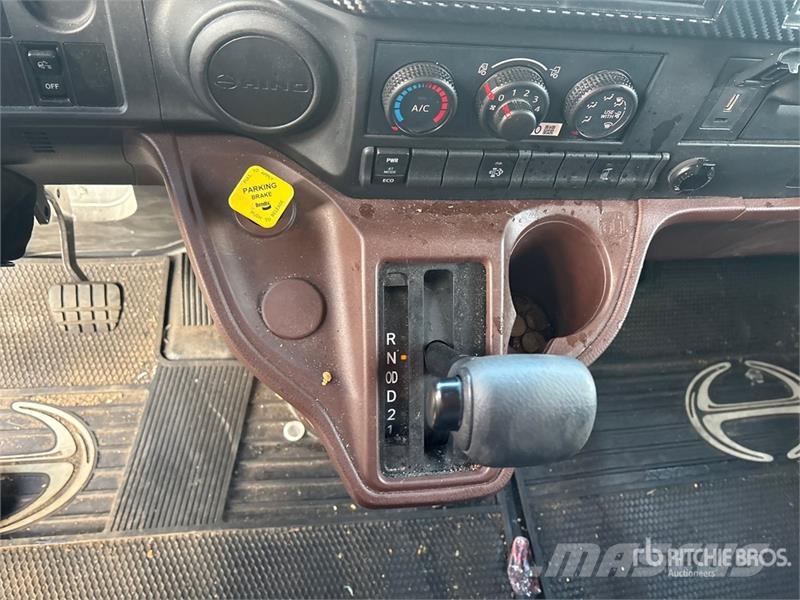 Hino 4x2 Van Truck Camiones con caja de remolque