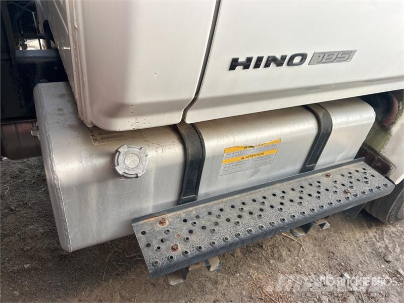 Hino 4x2 Van Truck Camion Fourgon