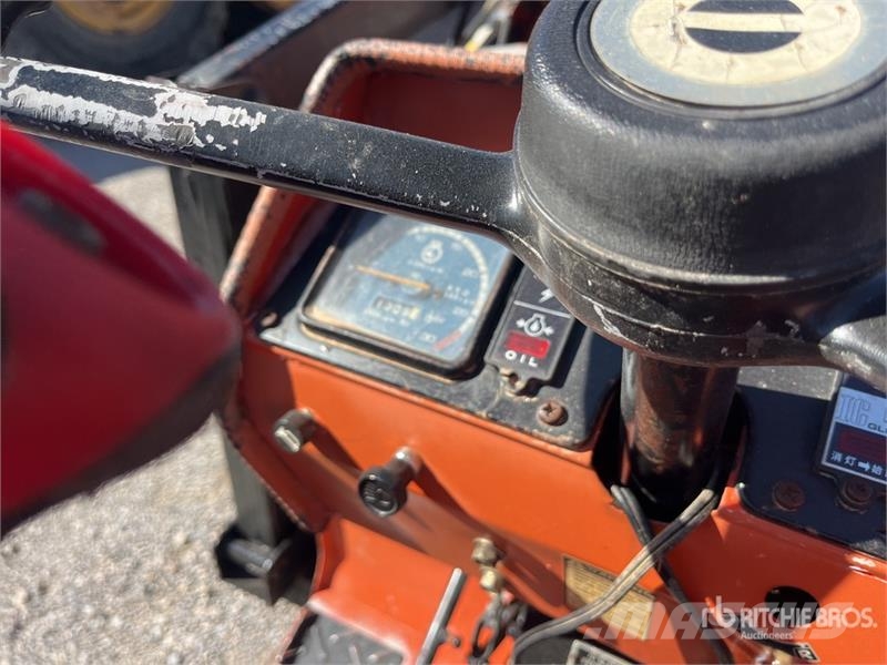 Hinomoto E204 Kompaktné traktory