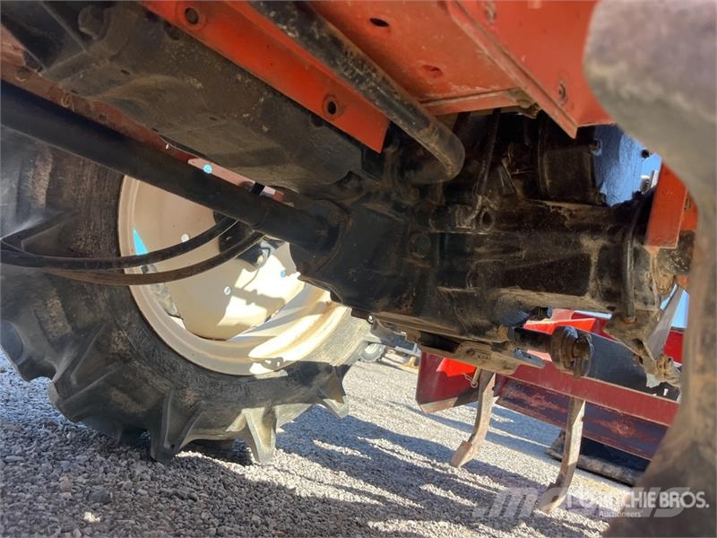 Hinomoto E204 Kompaktné traktory