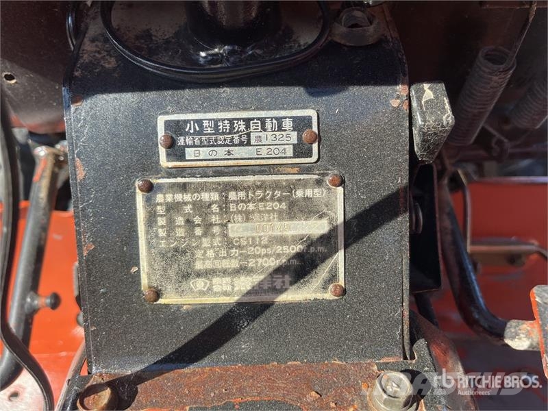 Hinomoto E204 Kompaktné traktory