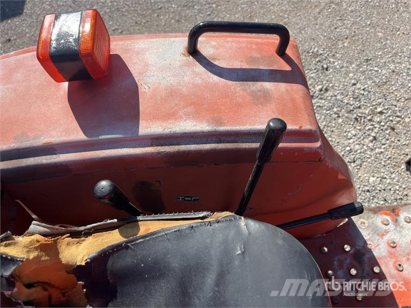 Hinomoto E204 Kompaktné traktory