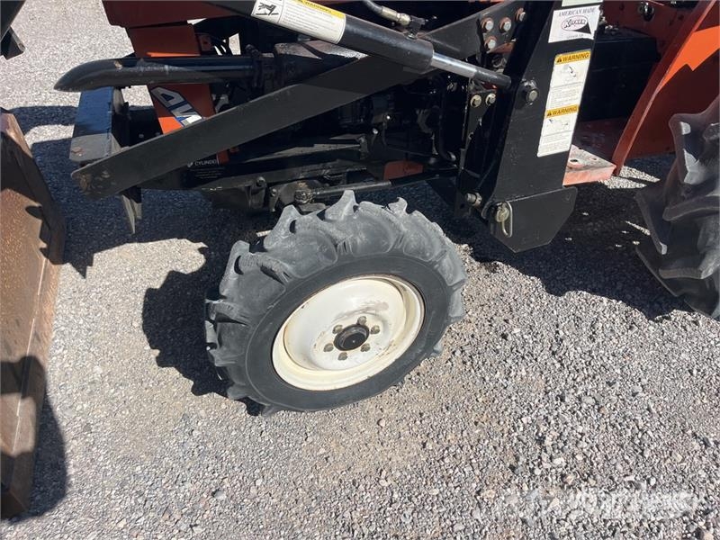 Hinomoto E204 Kompaktné traktory