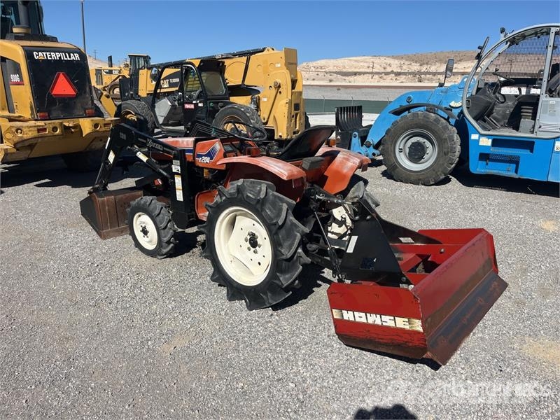 Hinomoto E204 Kompaktné traktory