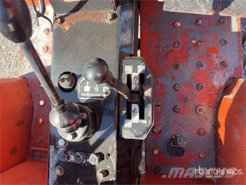 Hinomoto E204 Kompaktné traktory