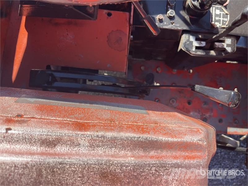 Hinomoto E204 Kompaktné traktory