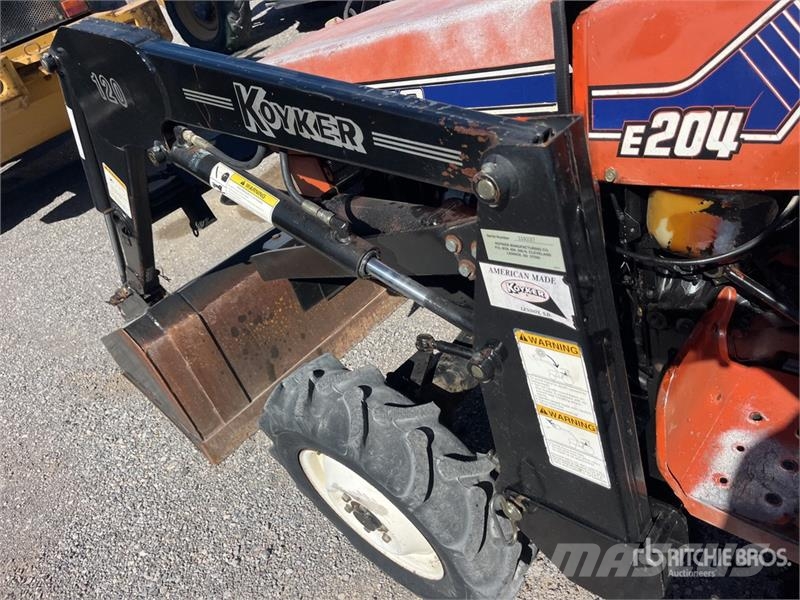 Hinomoto E204 Kompaktné traktory