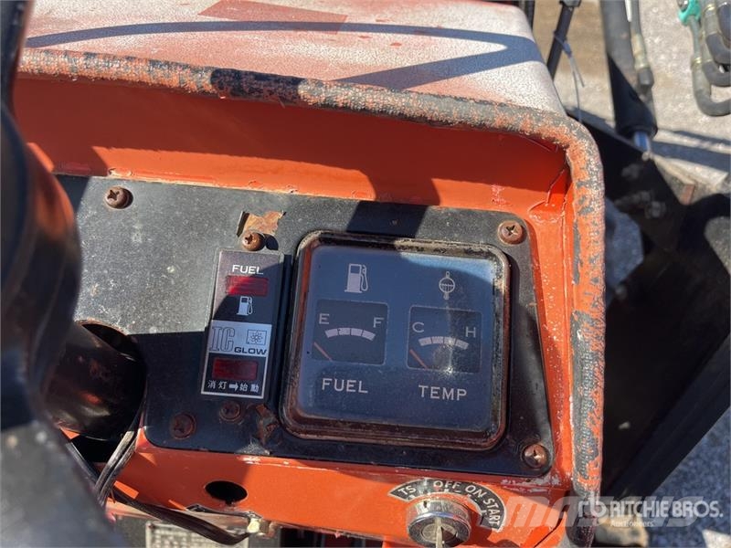 Hinomoto E204 Kompaktné traktory