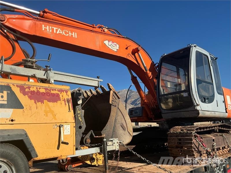 Hitachi EX120-5 Gravemaskiner på larvebånd