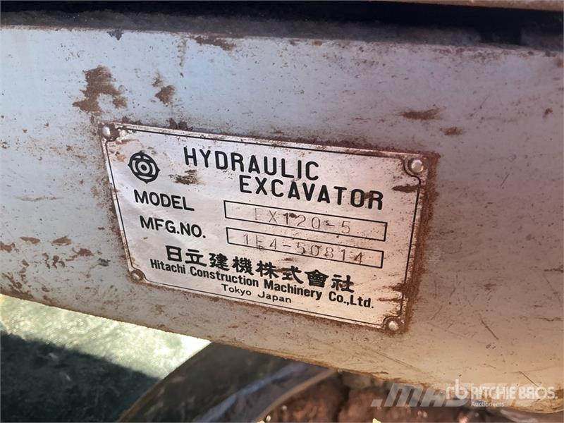 Hitachi EX120-5 Gravemaskiner på larvebånd