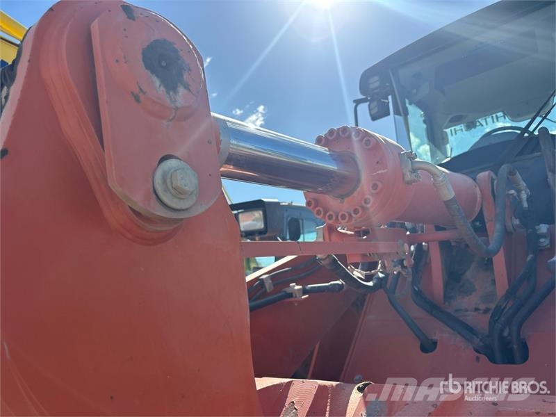 Hitachi ZW250-6 Wheel Loader Gumikerekes homlokrakodók