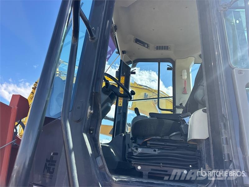 Hitachi ZW250-6 Wheel Loader Gumikerekes homlokrakodók