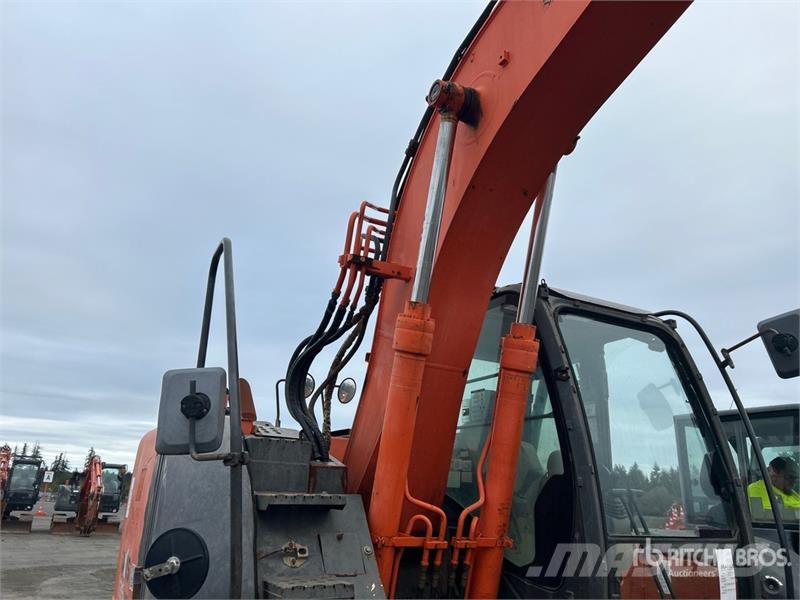 Hitachi ZX135US-5 Tracked Excavator Kāpurķēžu ekskavatori