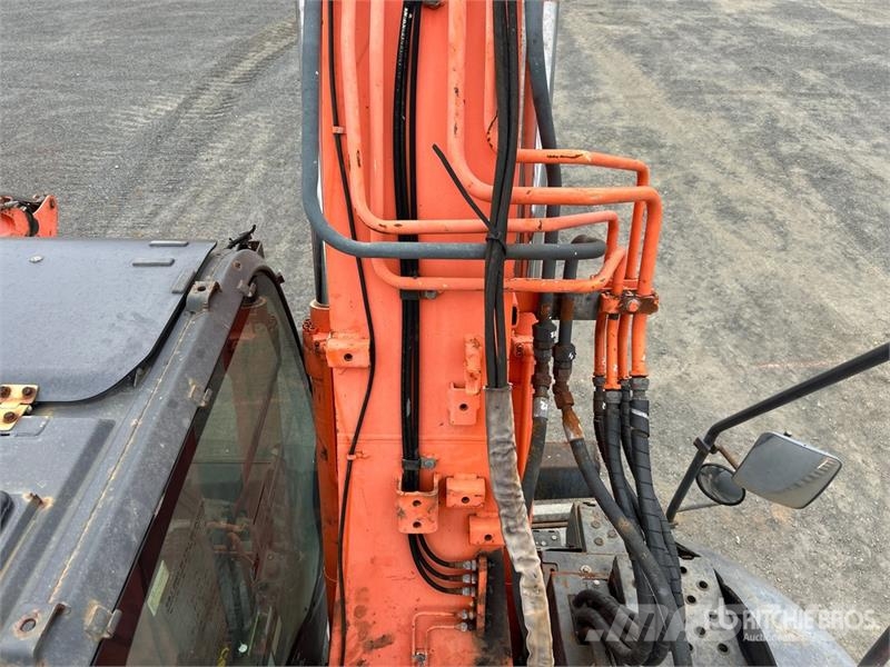 Hitachi ZX135US-5 Tracked Excavator Kāpurķēžu ekskavatori