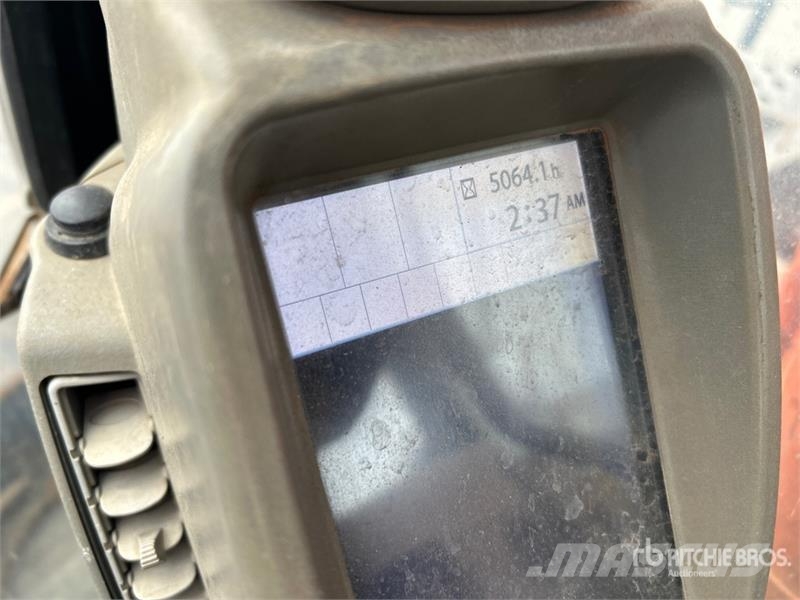 Hitachi ZX135US-5 Tracked Excavator Kāpurķēžu ekskavatori