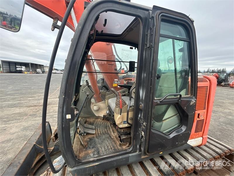 Hitachi ZX135US-5 Tracked Excavator Kāpurķēžu ekskavatori