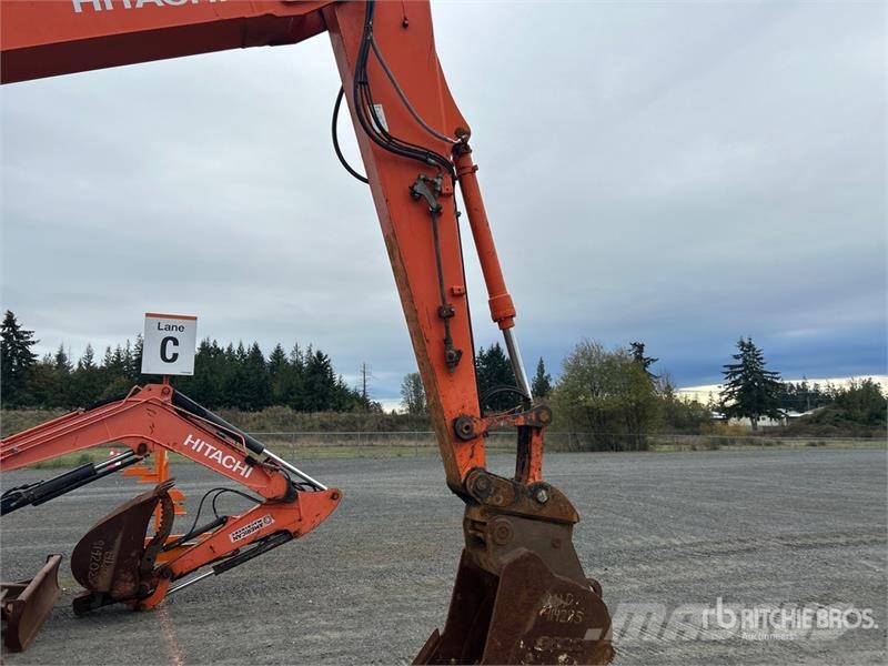 Hitachi ZX135US-5 Tracked Excavator Kāpurķēžu ekskavatori