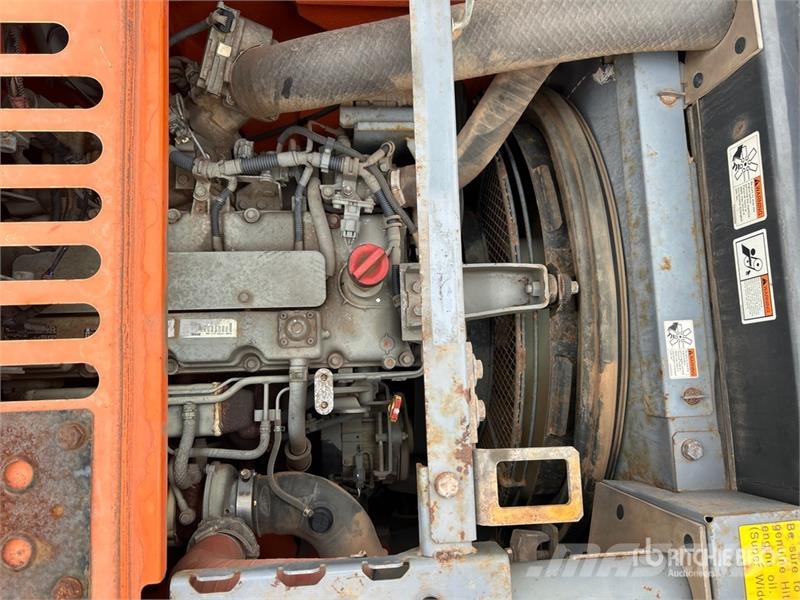 Hitachi ZX135US-5 Tracked Excavator Kāpurķēžu ekskavatori