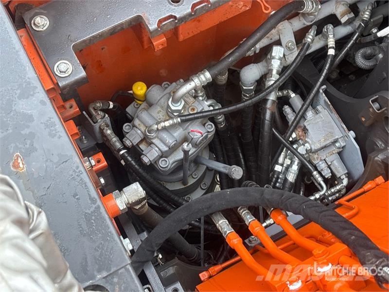 Hitachi ZX135US-6 Vikšriniai ekskavatoriai