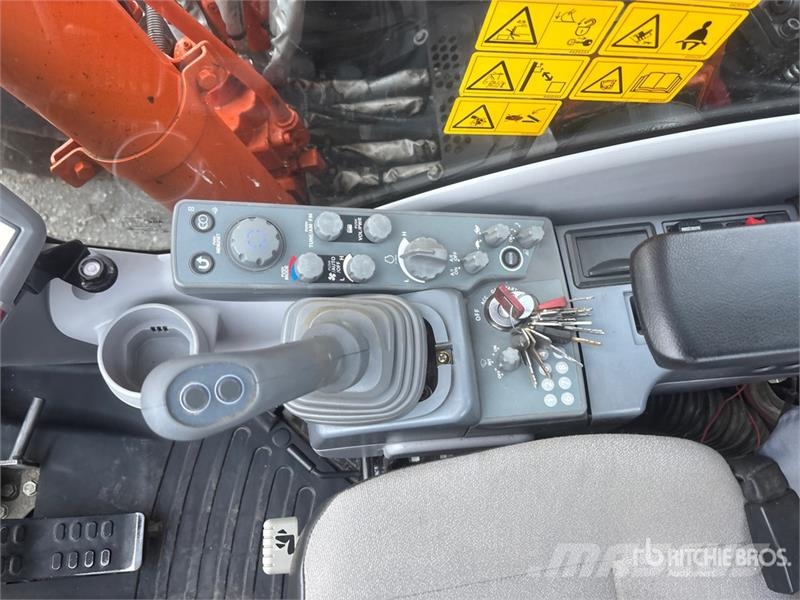 Hitachi ZX135US-6 Vikšriniai ekskavatoriai