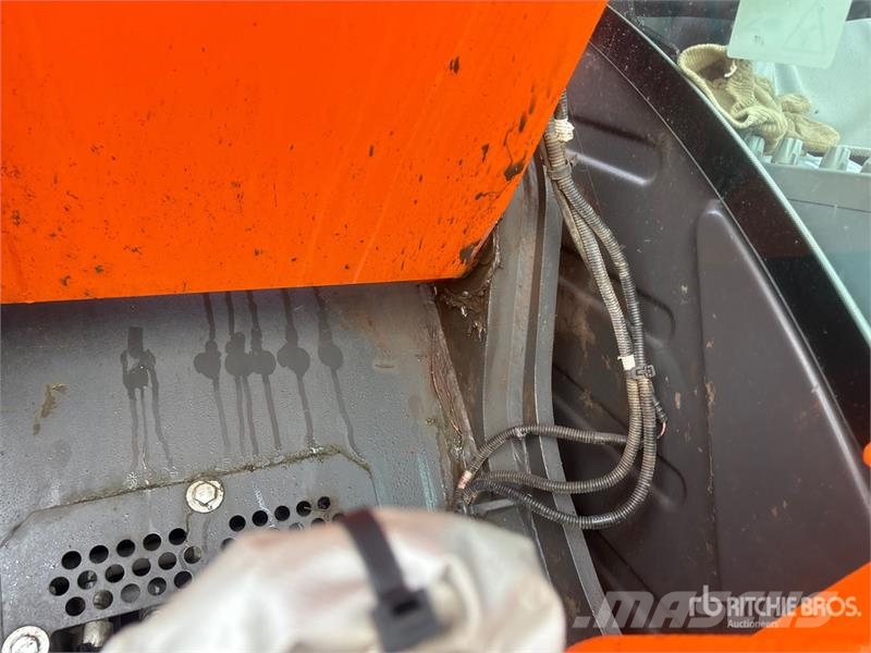 Hitachi ZX135US-6 Vikšriniai ekskavatoriai