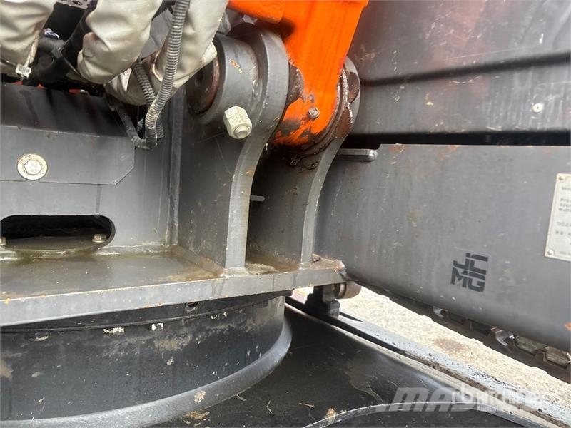 Hitachi ZX135US-6 Vikšriniai ekskavatoriai