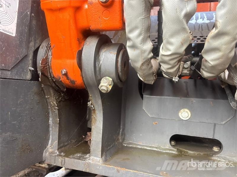 Hitachi ZX135US-6 Vikšriniai ekskavatoriai