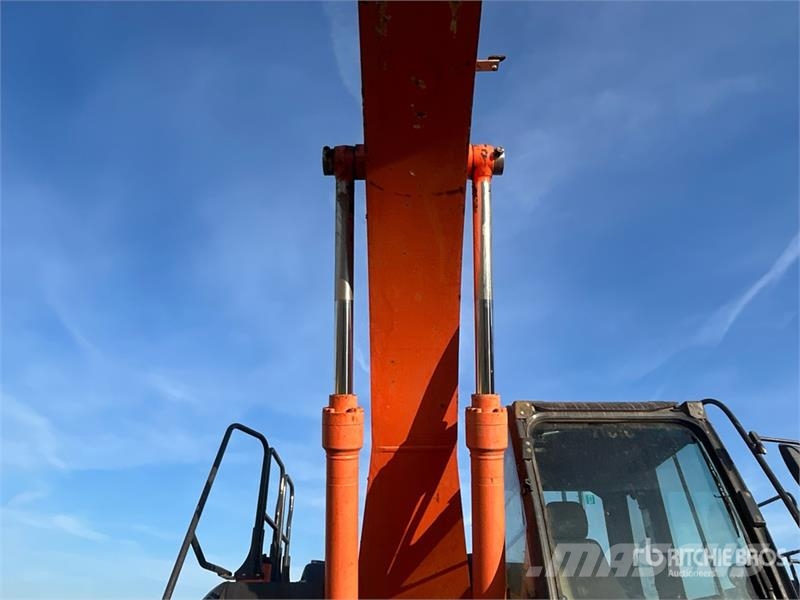 Hitachi ZX210LC-6N Tracked Excavator Kāpurķēžu ekskavatori