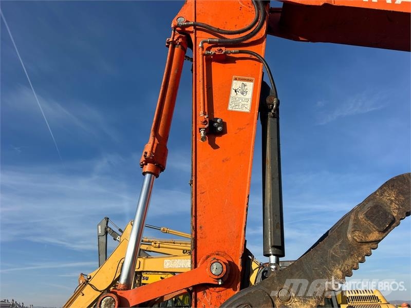 Hitachi ZX210LC-6N Tracked Excavator Kāpurķēžu ekskavatori