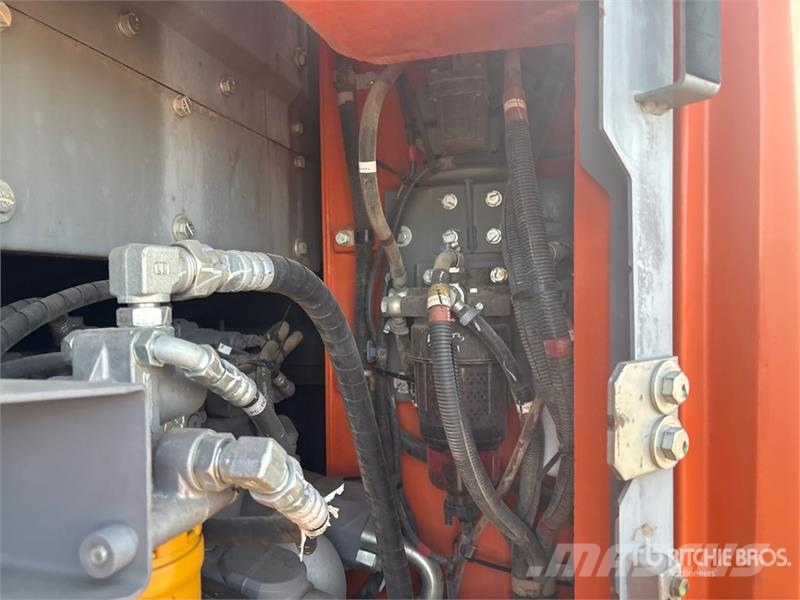 Hitachi ZX225USLC-6 Telakaivukoneet