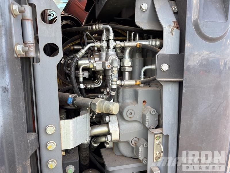 Hitachi ZX225USLC-6 Εκσκαφείς με ερπύστριες