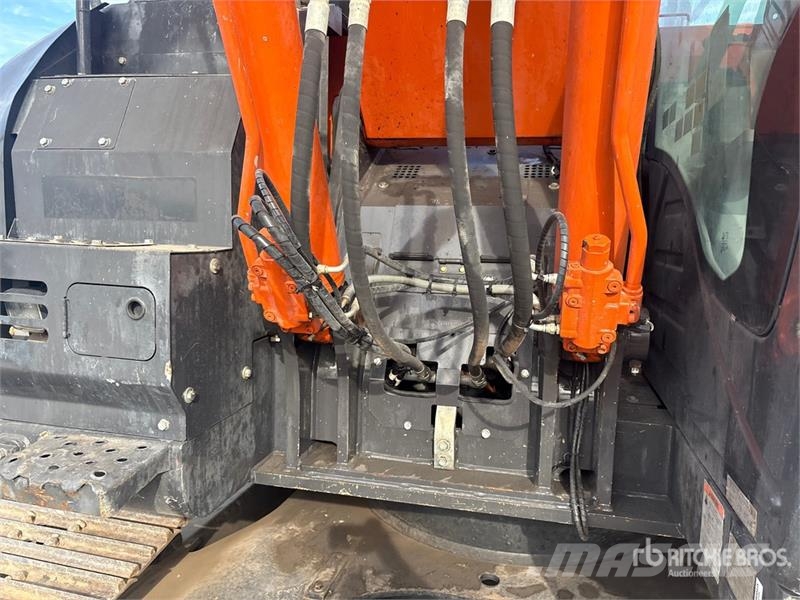 Hitachi ZX225USLC-6 Telakaivukoneet