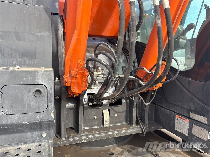 Hitachi ZX225USLC-6 Telakaivukoneet