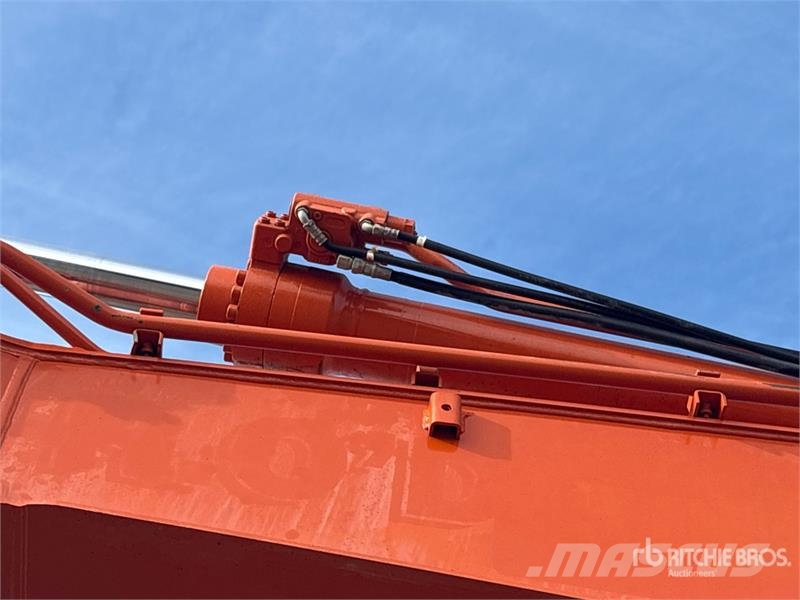 Hitachi ZX225USLC-6 Telakaivukoneet