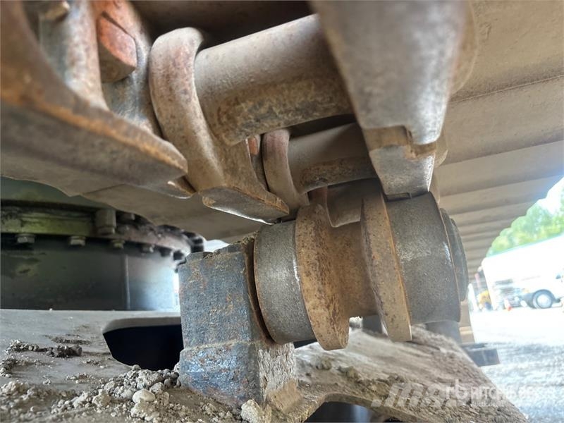 Hitachi ZX225USLC-6 Vikšriniai ekskavatoriai