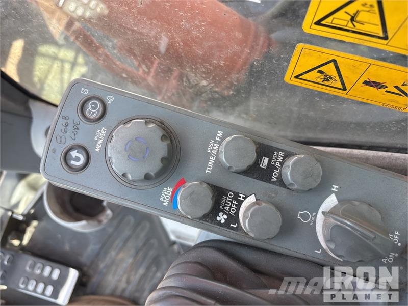 Hitachi ZX225USLC-6 Εκσκαφείς με ερπύστριες