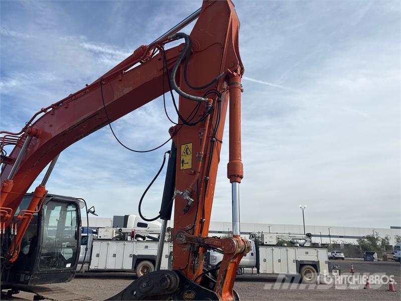 Hitachi ZX225USLC-6 Telakaivukoneet