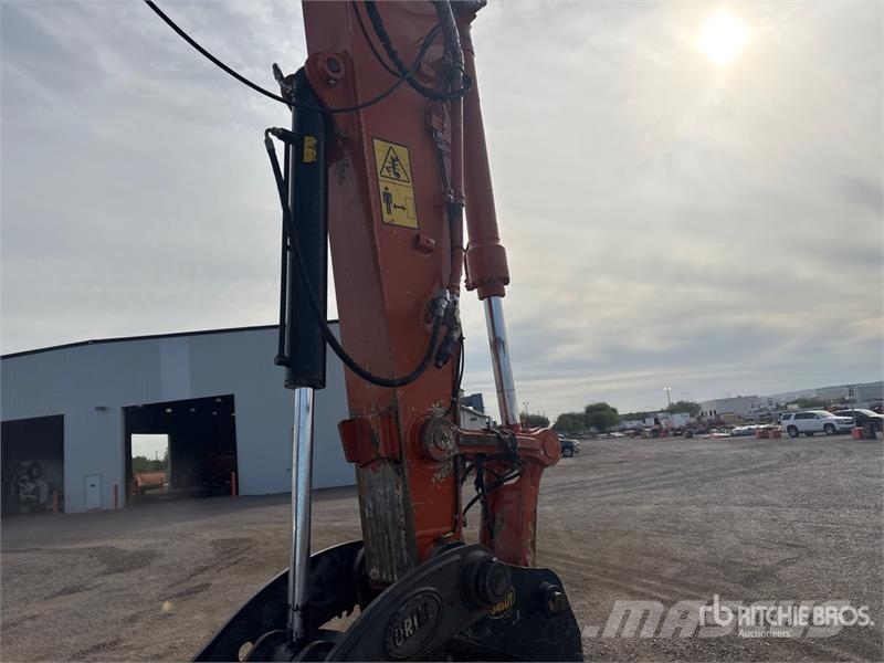 Hitachi ZX225USLC-6 Telakaivukoneet