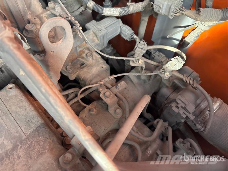 Hitachi ZX225USLC-6 Telakaivukoneet