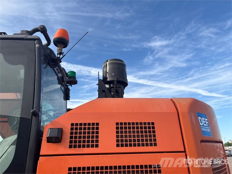 Hitachi ZX225USLC-6 Telakaivukoneet
