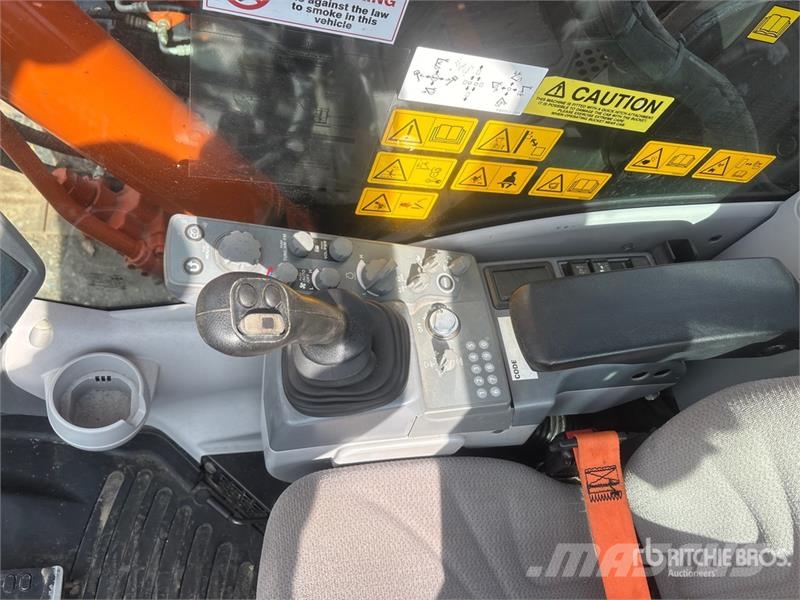 Hitachi ZX225USLC-6 Vikšriniai ekskavatoriai