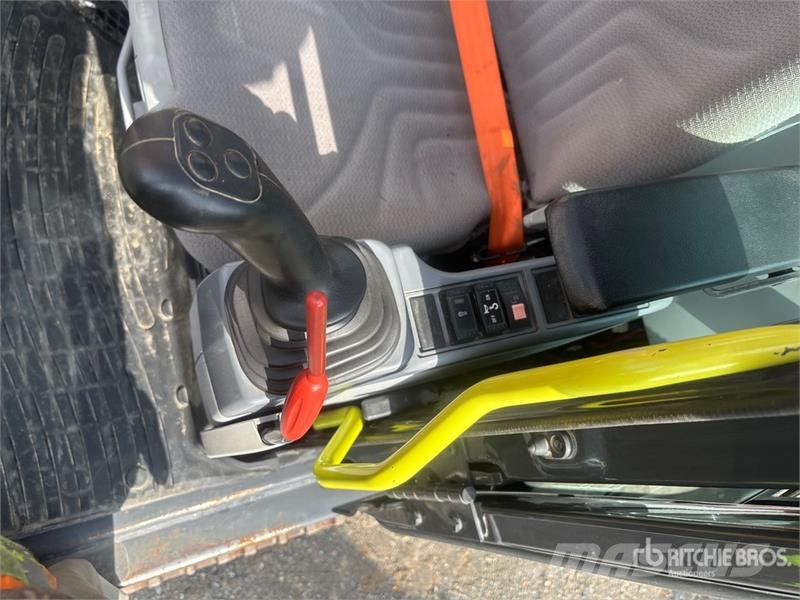 Hitachi ZX225USLC-6 Vikšriniai ekskavatoriai