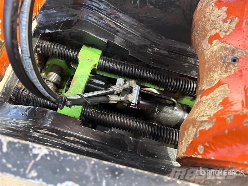 Hitachi ZX225USLC-6 Telakaivukoneet