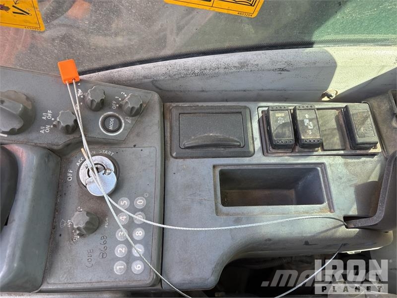 Hitachi ZX225USLC-6 Εκσκαφείς με ερπύστριες