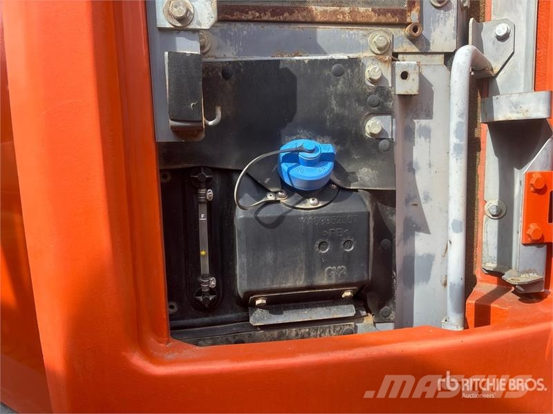 Hitachi ZX225USLC-6 Vikšriniai ekskavatoriai