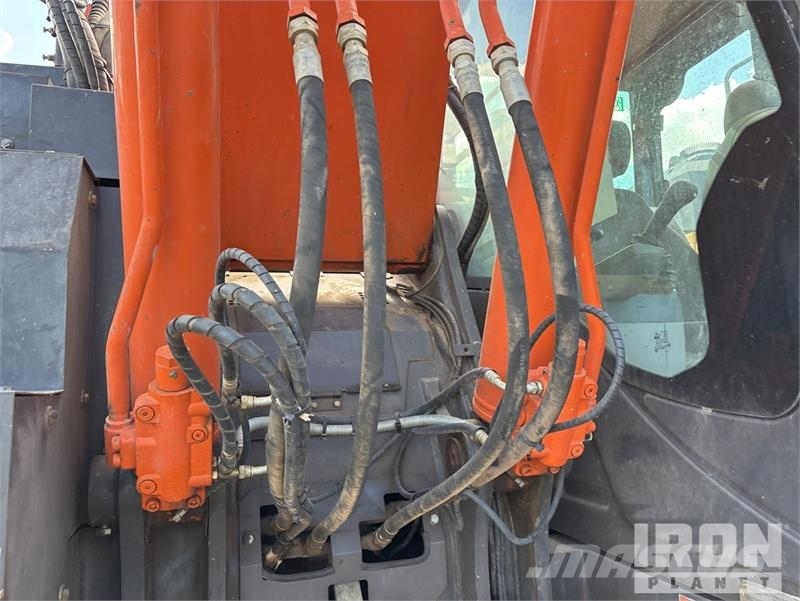 Hitachi ZX225USLC-6 Εκσκαφείς με ερπύστριες