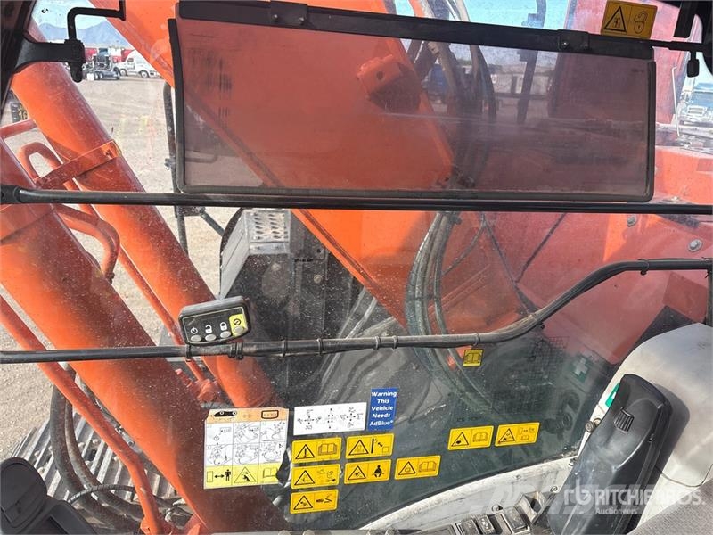 Hitachi ZX225USLC-6 Telakaivukoneet