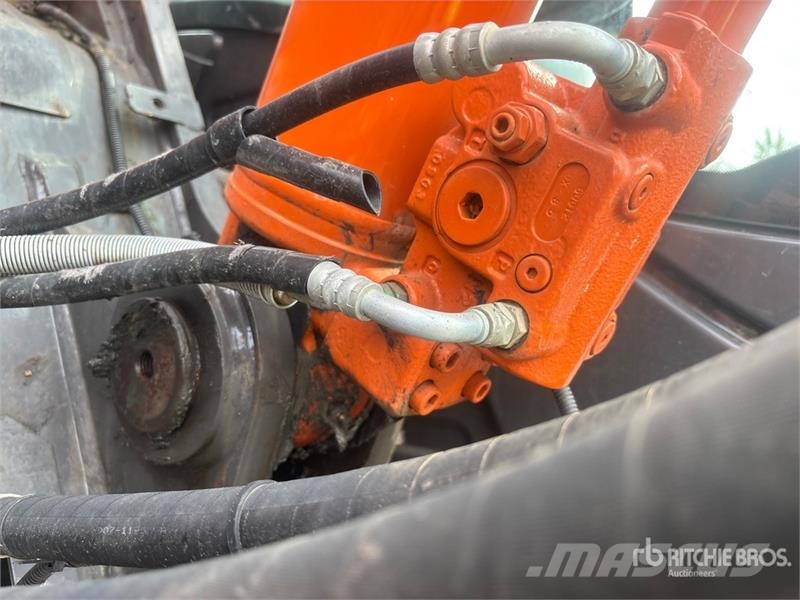 Hitachi ZX225USLC-6 Vikšriniai ekskavatoriai